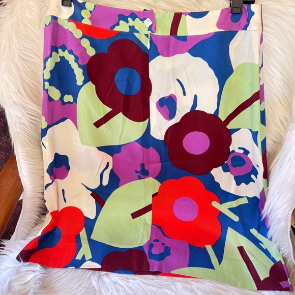 Vintage Chanel Boucle Jacket and Skirt Set 2000 Spring/Summer Runway Collection - Picture 13 of 16